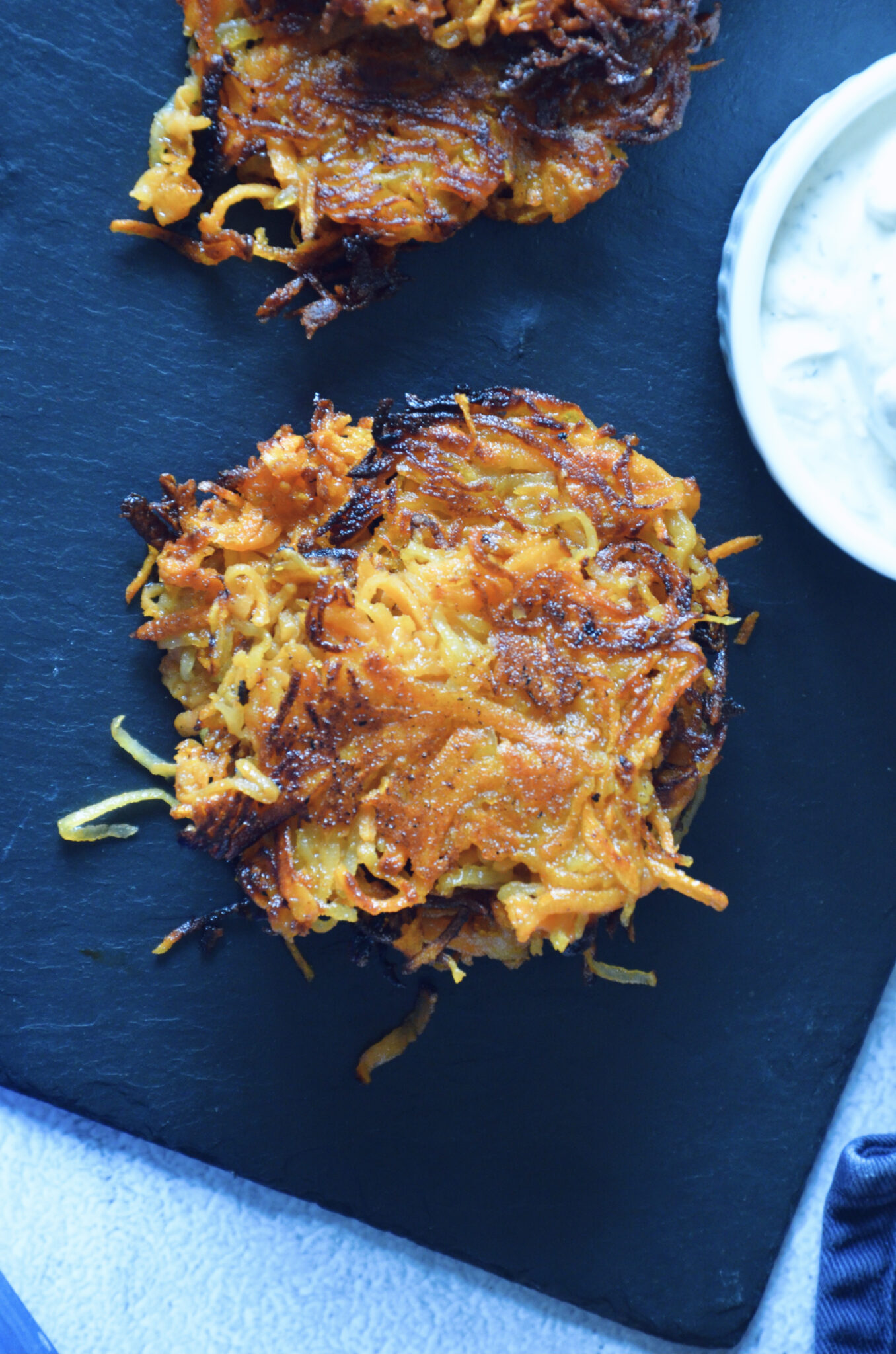 Süßkartoffelrösti mit Joghurtdip - Ruben Schmalenberg